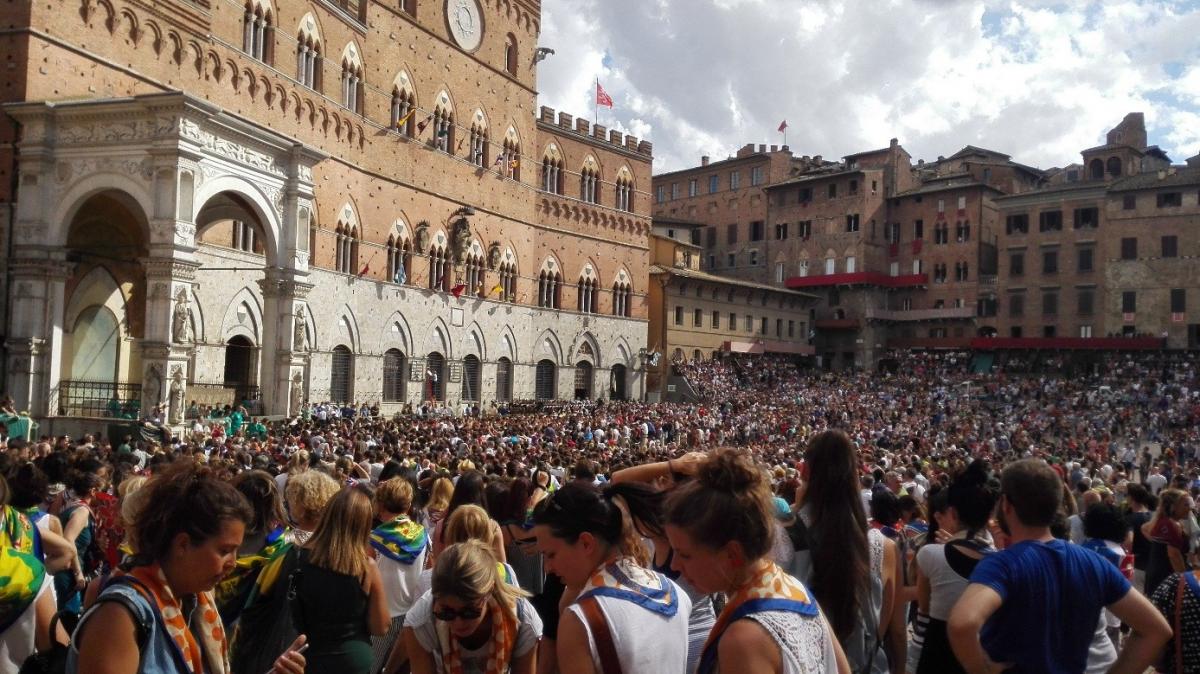 Fellélegezhet Olaszország, hétfőtől enyhítenek a szigorításokon